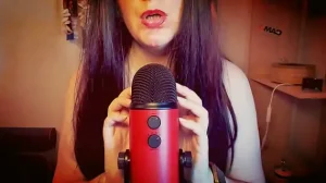 Sensual Mouth Sounds for Beautiful Italian Milf